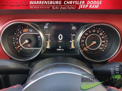Used 2023 Jeep Wrangler Unlimited Rubicon w/ Cold Weather Group AWD/4WD image 17