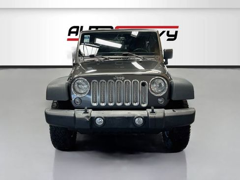 Used 2016 Jeep Wrangler Unlimited Rubicon w/ Connectivity Group AWD/4WD image 2