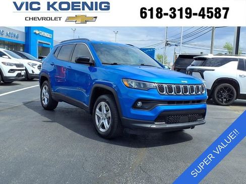 Used 2023 Jeep Compass Latitude AWD/4WD image 1
