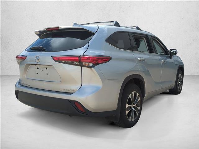 Used 2021 Toyota Highlander XLE AWD/4WD image 5