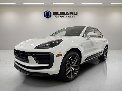 Used 2025 Porsche Macan AWD/4WD image 1