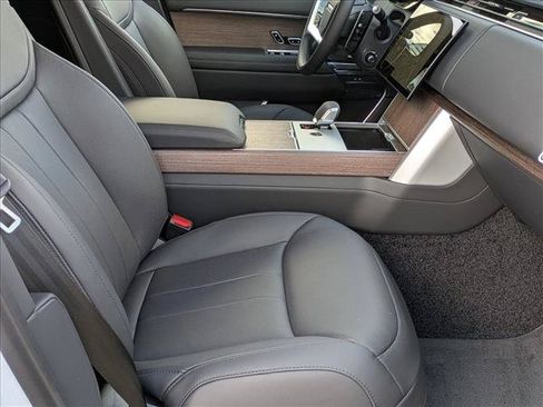 New 2026 Land Rover Range Rover Long Wheelbase SE AWD/4WD image 18