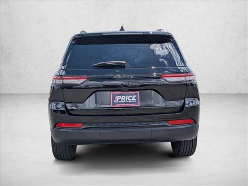 Used 2024 Jeep Grand Cherokee Altitude AWD/4WD image 6