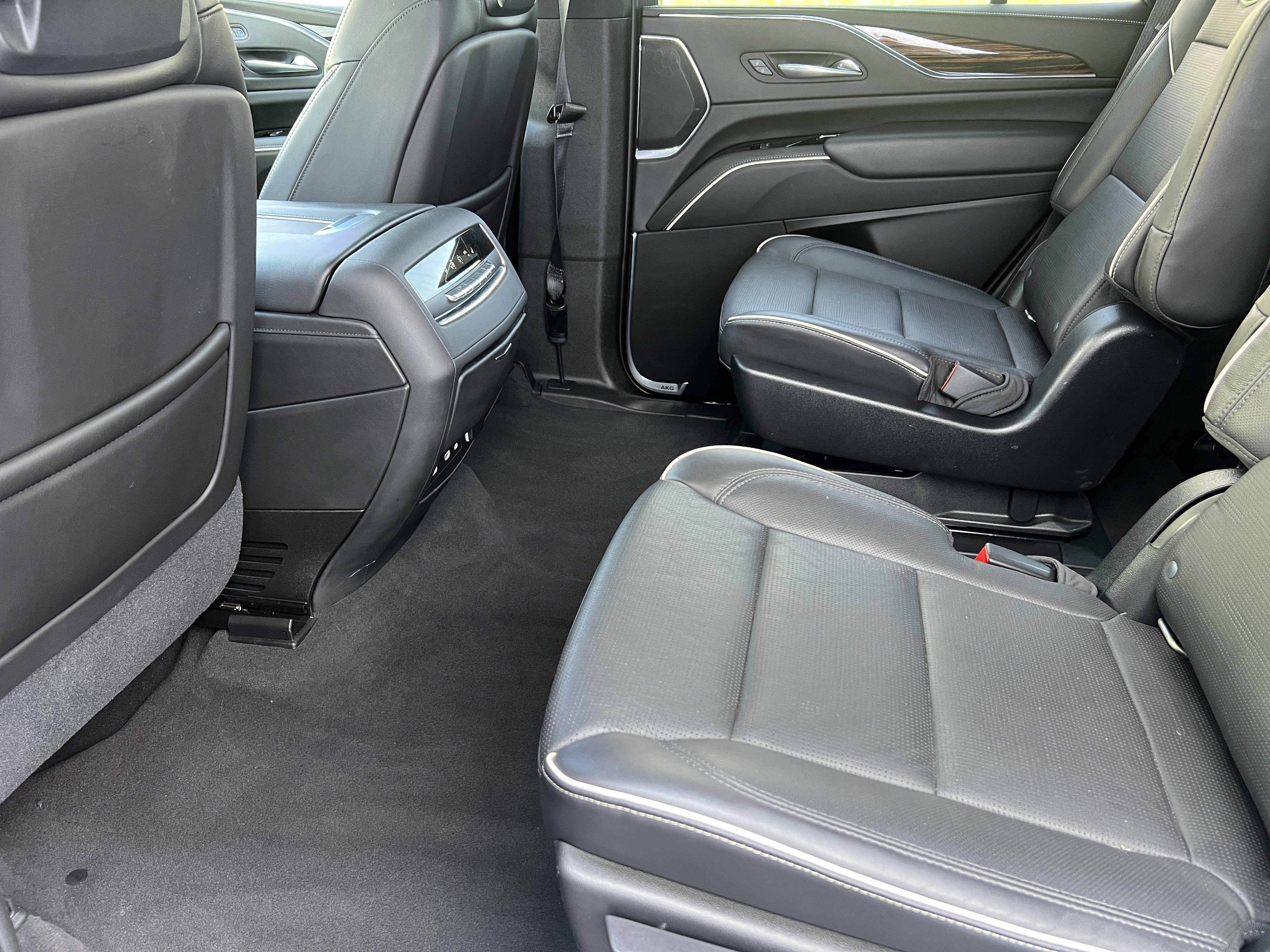 Used 2021 Cadillac Escalade Premium Luxury AWD/4WD image 16