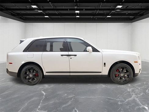 Used 2023 Rolls-Royce Cullinan image 5