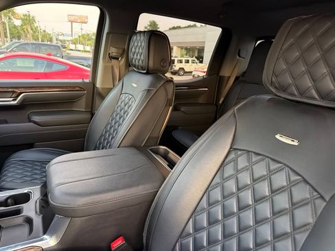 Used 2025 GMC Sierra 1500 Elevation w/ Elevation Premium Package AWD/4WD image 7