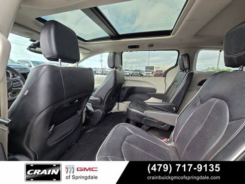 Used 2022 Chrysler Pacifica Limited FWD image 28