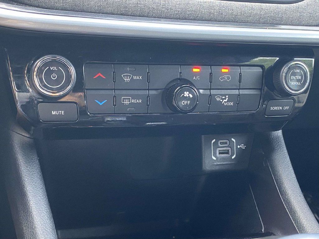 Used 2024 Jeep Compass Latitude AWD/4WD image 28