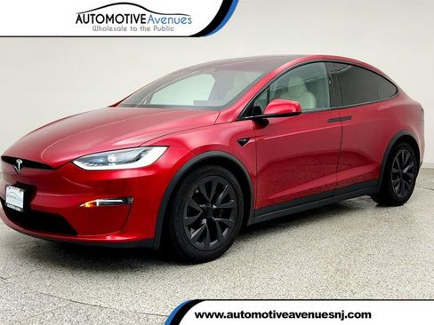 Used 2024 Tesla Model X image 1