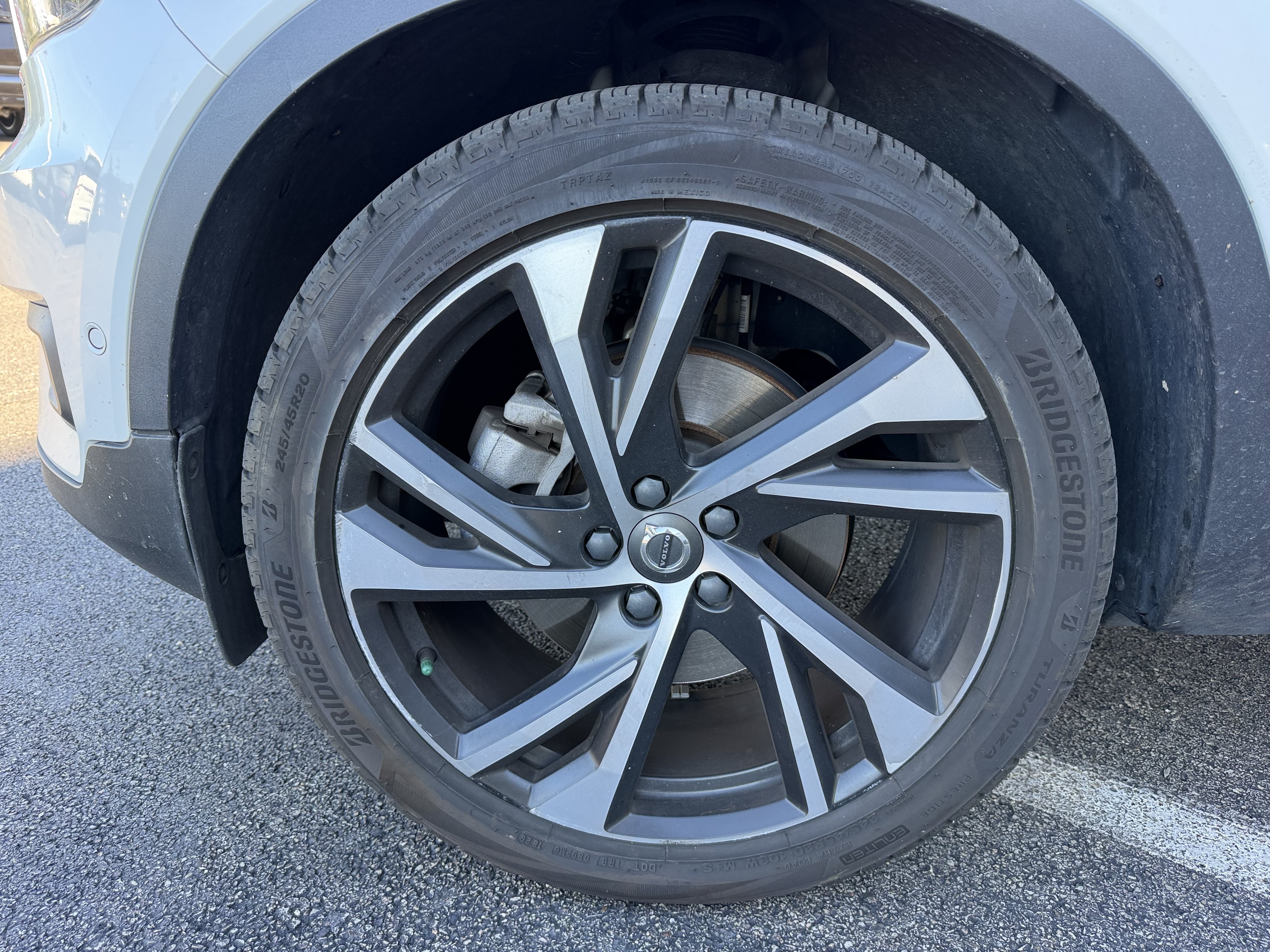 Used 2021 Volvo XC40 T5 R-Design w/ Protection Package AWD/4WD image 12
