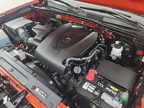 Used 2018 Toyota Tacoma TRD Sport w/ Technology Package AWD/4WD image 44
