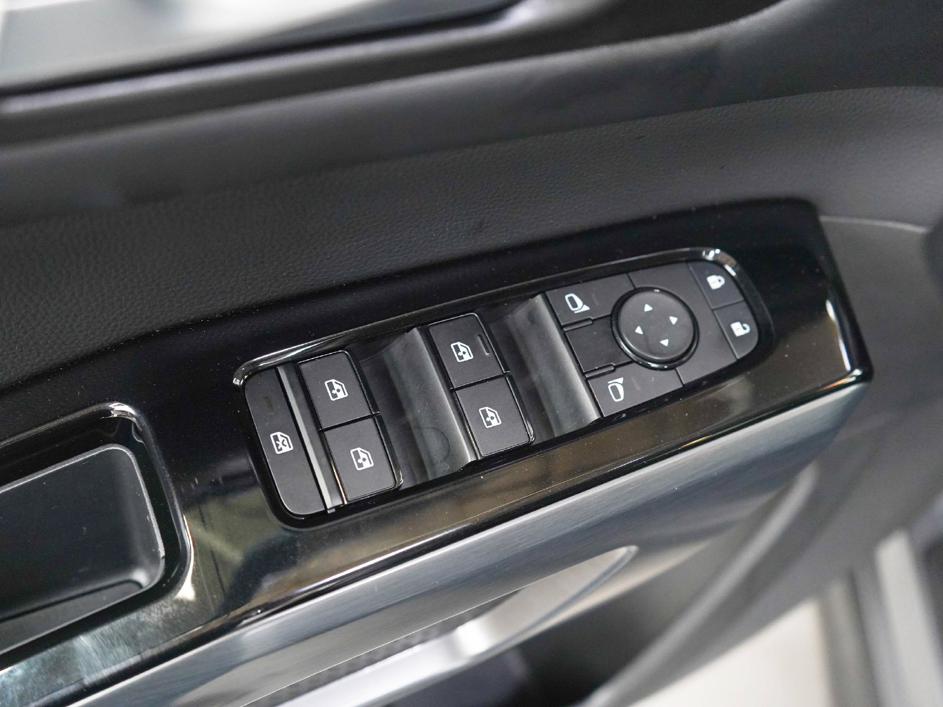 Used 2024 Nissan Pathfinder SL AWD/4WD image 21