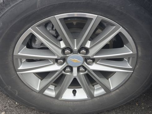 Used 2023 Chevrolet Traverse LT image 30