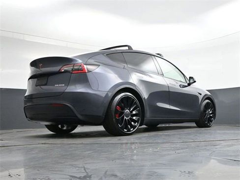 Used 2021 Tesla Model Y Performance image 32