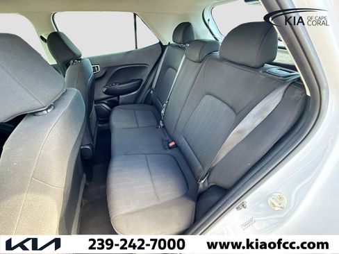 Used 2022 Hyundai Venue SE image 19