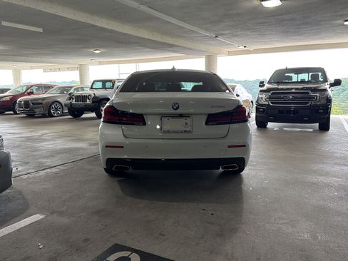 Certified 2023 BMW 530i w/ Premium Package RWD image 9