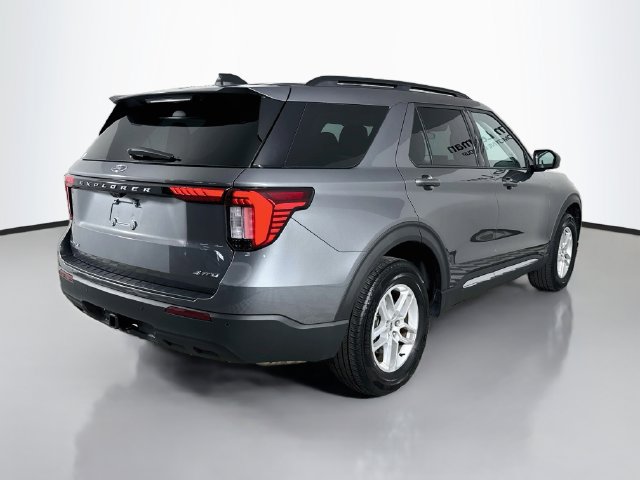 Used 2025 Ford Explorer Active AWD/4WD image 7