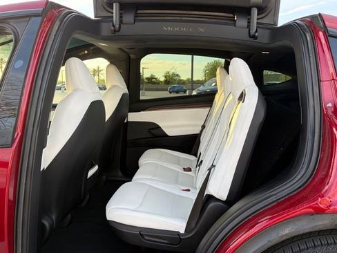 Used 2023 Tesla Model X image 9