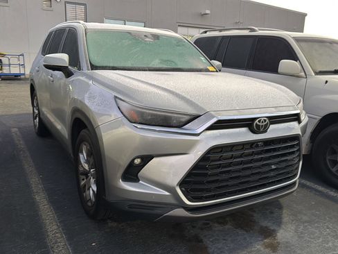 Used 2024 Toyota Grand Highlander Limited image 4