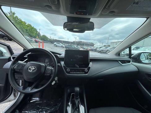 Used 2025 Toyota Corolla LE FWD image 28