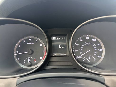 Used 2017 Hyundai Santa Fe Sport AWD/4WD image 9