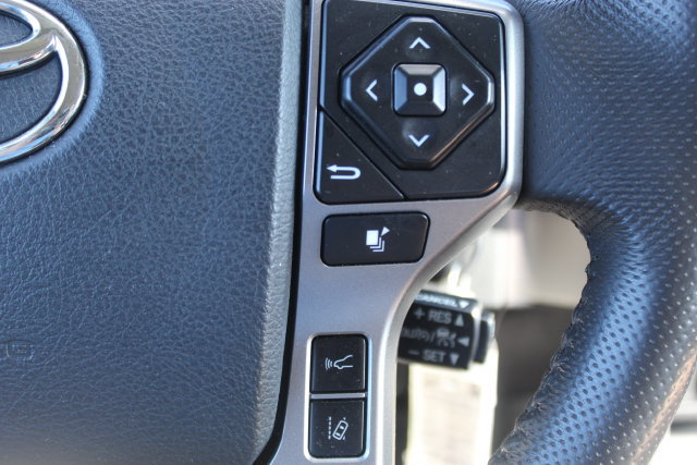 Used 2020 Toyota Tacoma SR5 AWD/4WD image 16