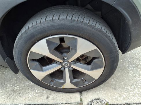 Used 2023 Volvo XC40 B4 Plus w/ Protection Package Premier FWD image 5