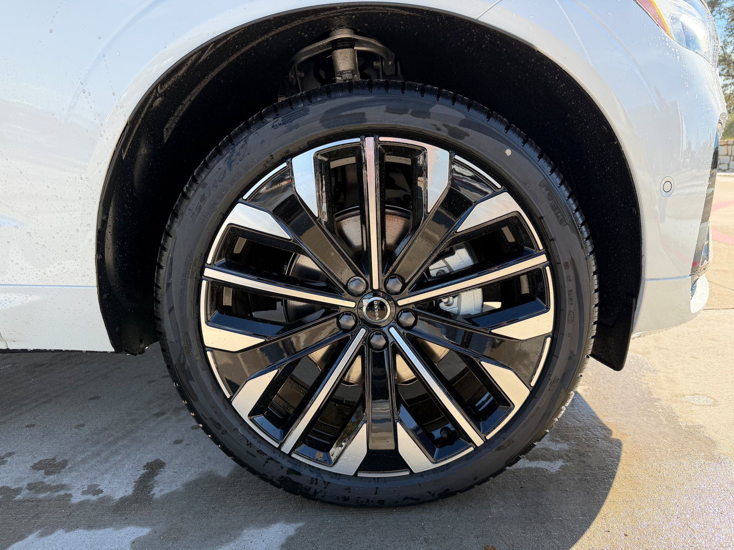 New 2026 Volvo XC60 B5 Ultra w/ Protection Package Premier AWD/4WD image 7