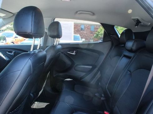 Used 2011 Hyundai Tucson GLS FWD image 27