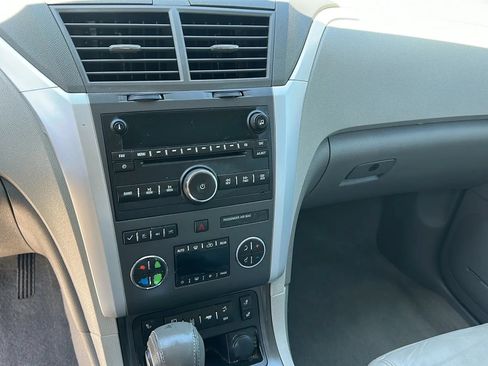 Used 2012 Chevrolet Traverse LT FWD image 23