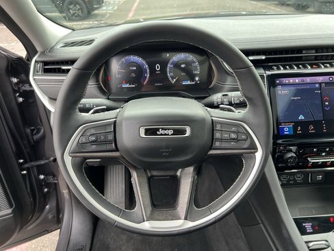 Used 2023 Jeep Grand Cherokee L Limited w/ Luxury Tech Group II image 21