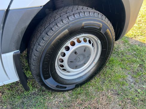 Used 2020 Mercedes-Benz Sprinter 2500 image 13