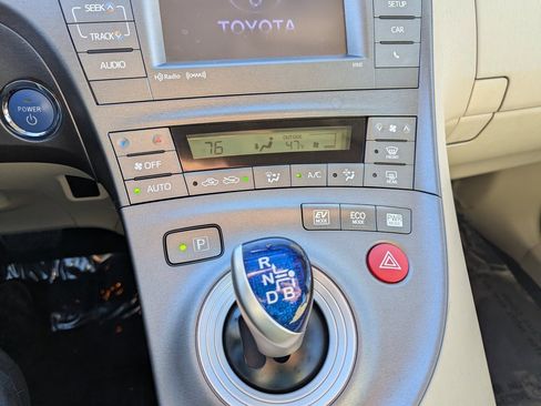Used 2015 Toyota Prius Three image 18