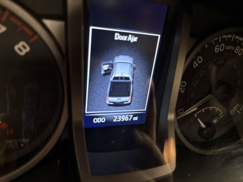 Used 2023 Toyota Tacoma TRD Sport image 5