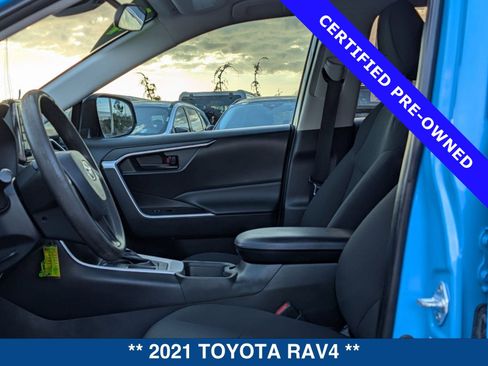 Used 2021 Toyota RAV4 LE image 19