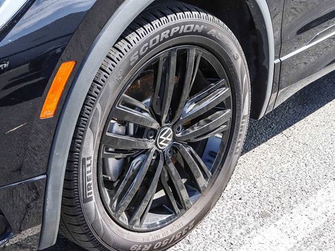 Used 2022 Volkswagen Tiguan SE R-Line image 4