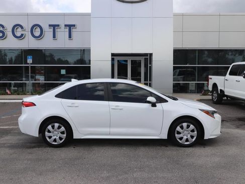 Used 2022 Toyota Corolla LE FWD image 15