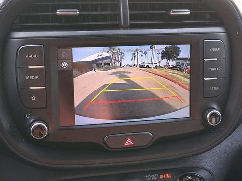 Used 2023 Kia Soul LX w/ LX Technology Package image 10