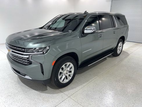 Used 2024 Chevrolet Suburban Premier image 1