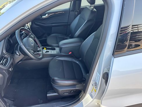Used 2025 Ford Escape ST-Line Select AWD/4WD image 9