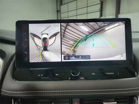 Used 2025 Nissan Rogue SL w/ SL Premium Package image 26