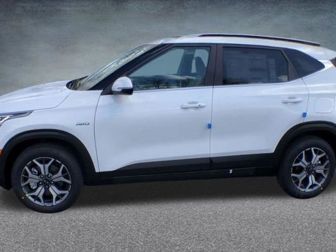 Used 2021 Kia Seltos EX image 11