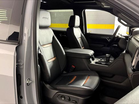 Used 2024 GMC Sierra 1500 AT4 w/ Technology Package image 9