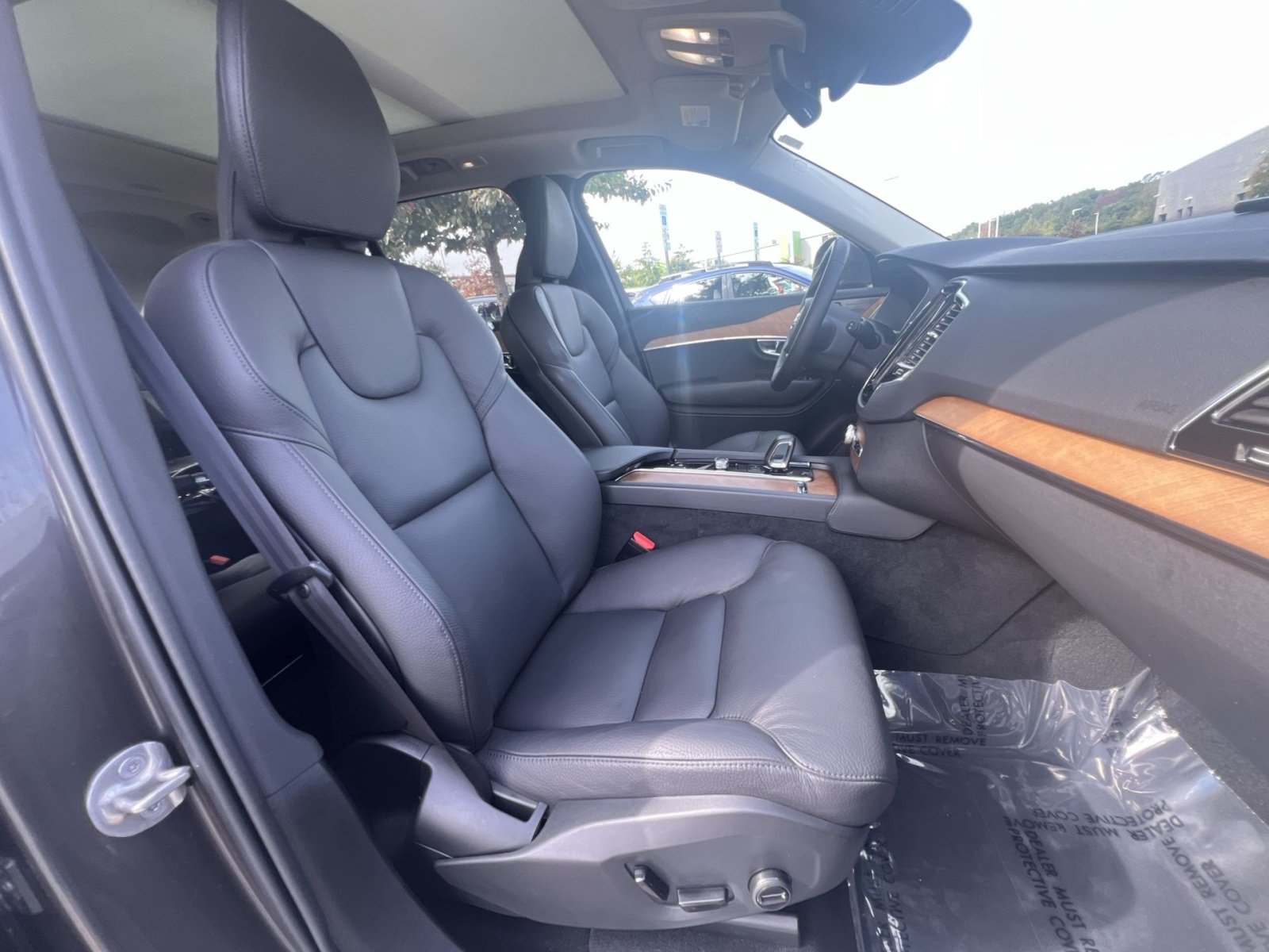 Certified 2025 Volvo XC90 T8 Plus w/ Protection Package AWD/4WD image 28