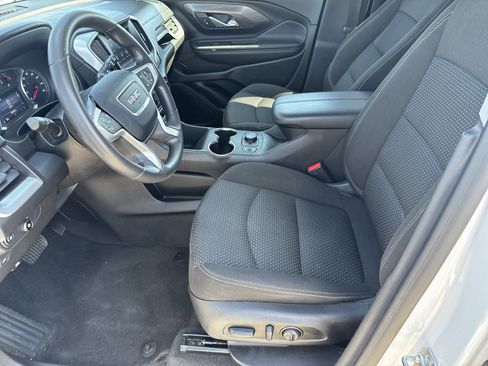 Used 2024 GMC Terrain SLE w/ Driver Convenience Package image 5