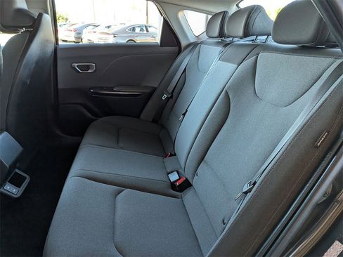 Used 2025 Kia K4 LXS image 28