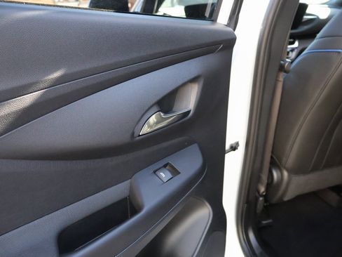 Used 2025 Buick Envista Sport Touring image 21