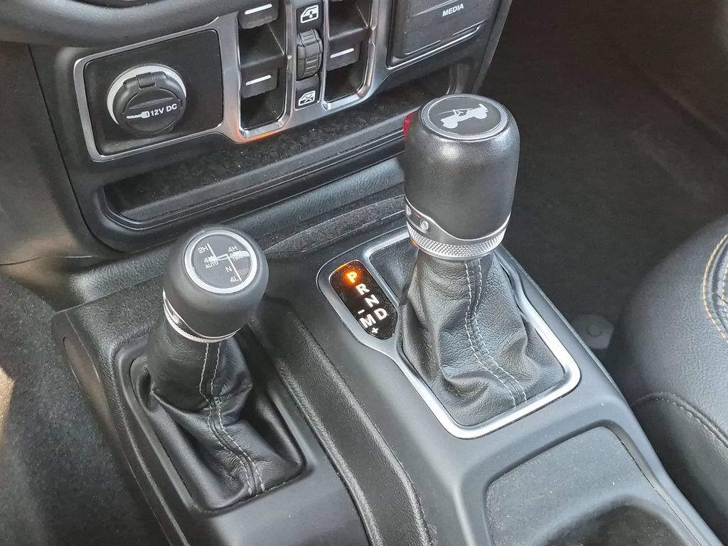 Used 2024 Jeep Wrangler Unlimited Sahara w/ Safety Group AWD/4WD image 14