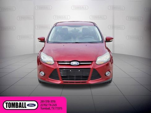 Used 2014 Ford Focus Titanium w/ Cargo Management Package FWD image 2
