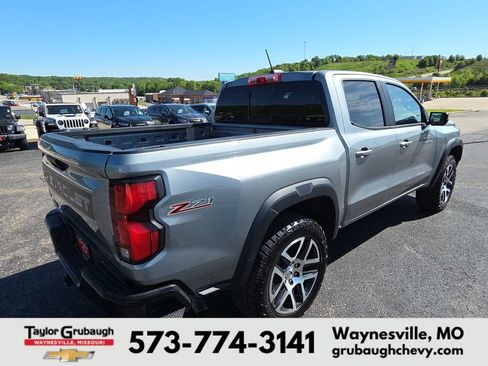 Used 2023 Chevrolet Colorado Z71 w/ Z71 Convenience Package 2 AWD/4WD image 9